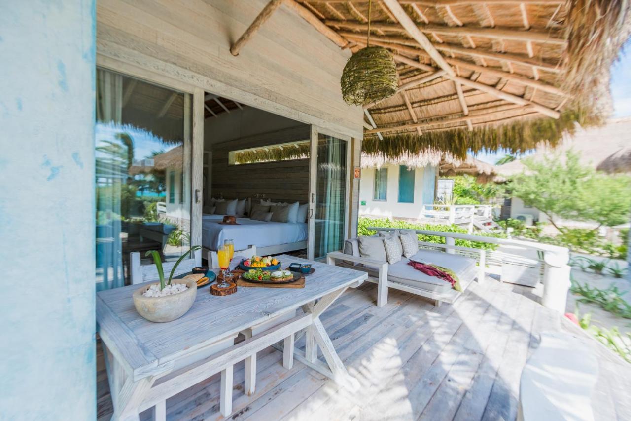 Suite Two Double Beds W/Partial Ocean View