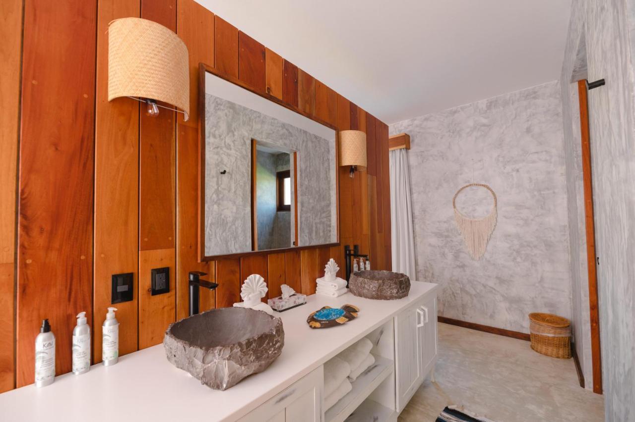 Premium Suite Partial Ocean View 2 Beds.