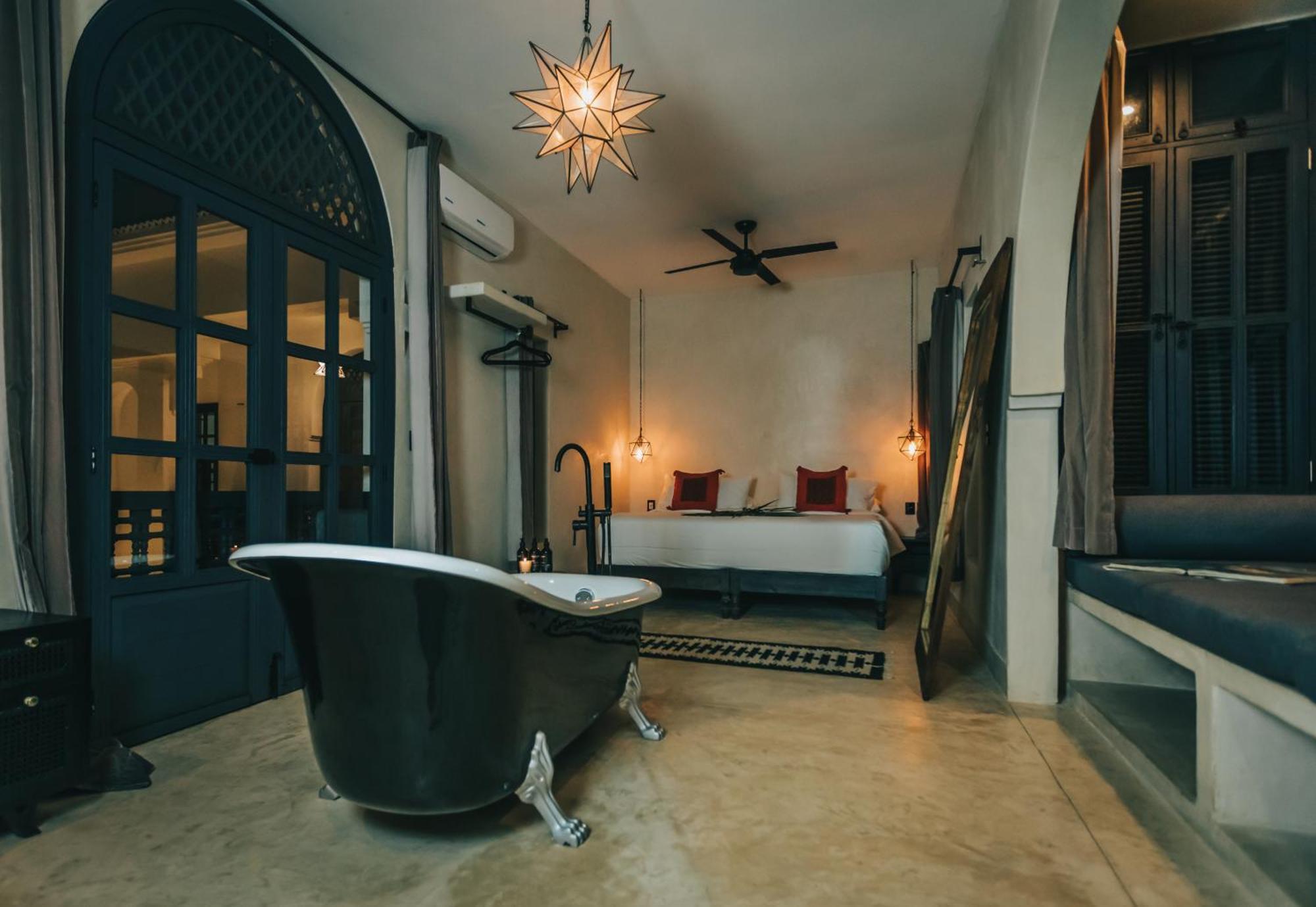 Deluxe King Suite