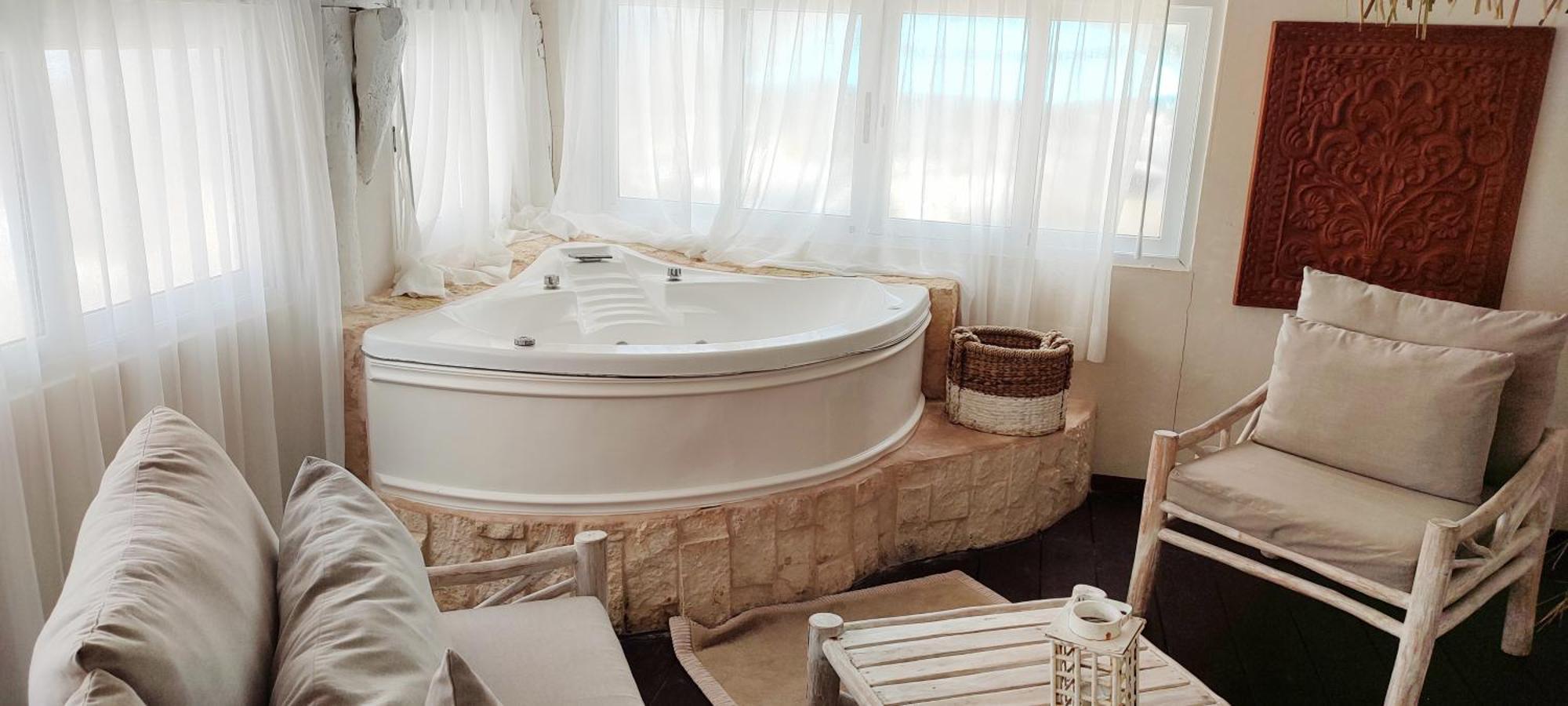 Master Suite Honeymoon with Ocean Front