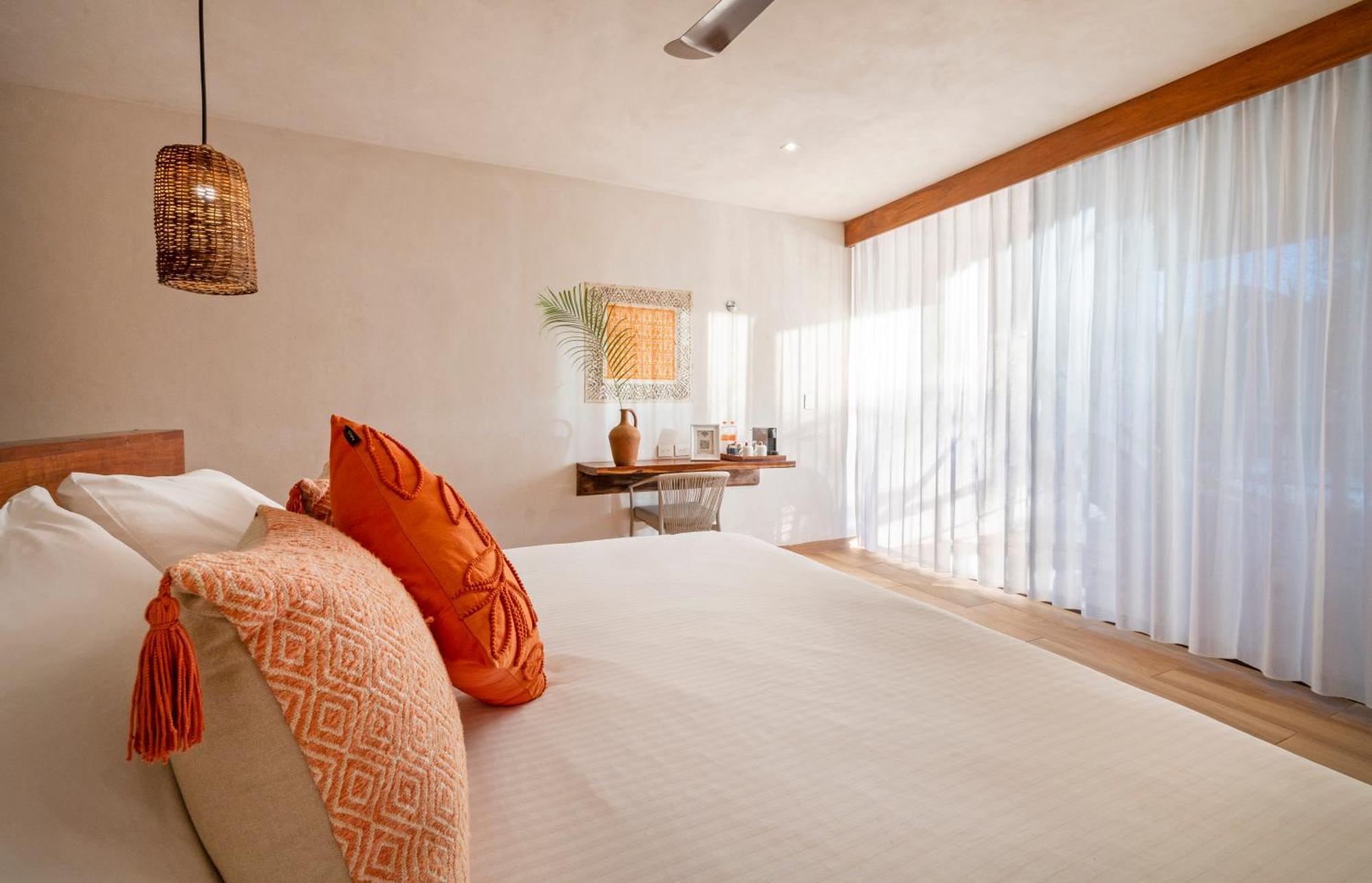 Deluxe Double Room with Balcony and Sea View