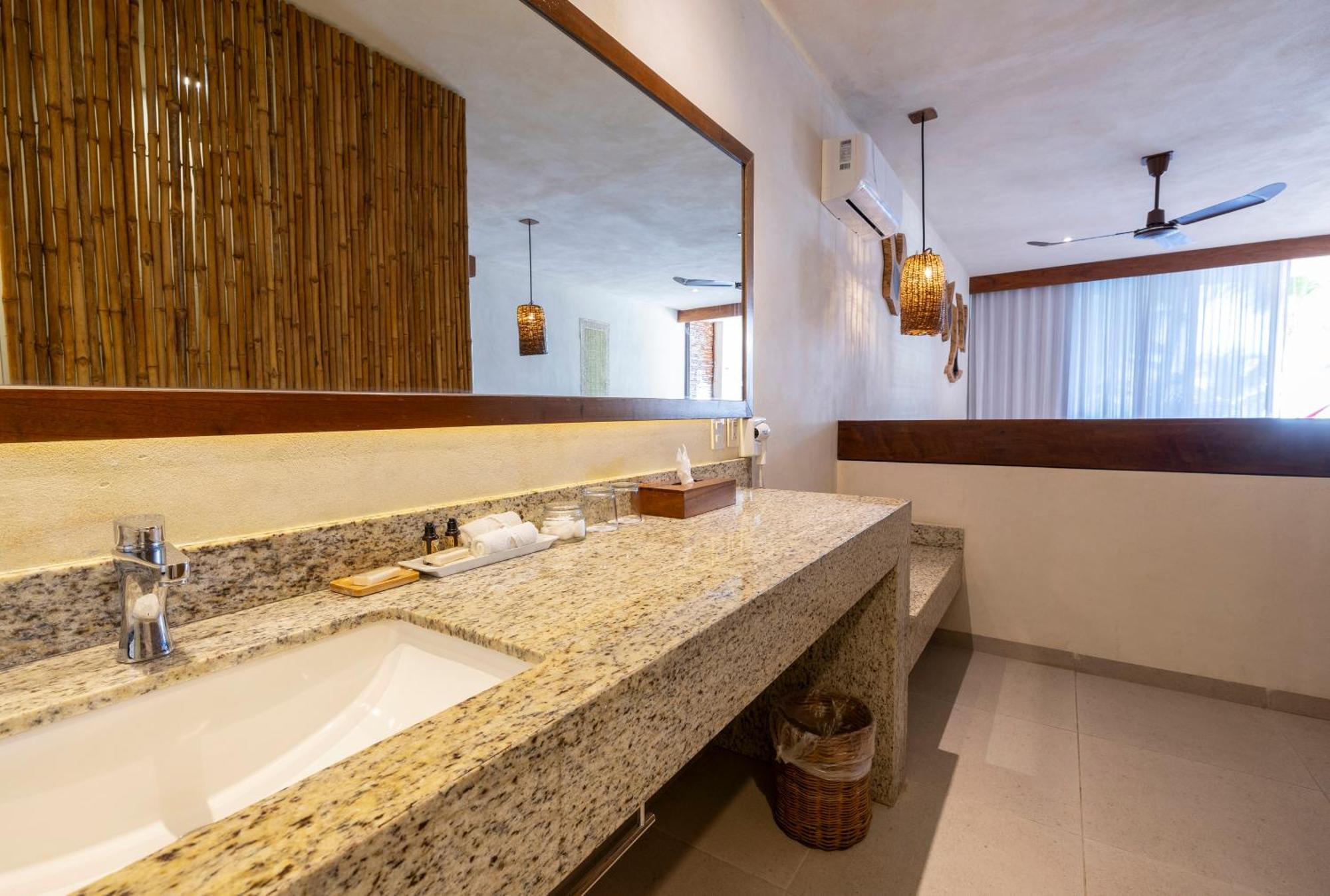 Double Room with Balcony and Sea View
