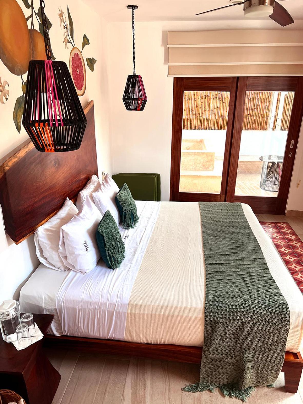 Queen Suite with Spa Bath