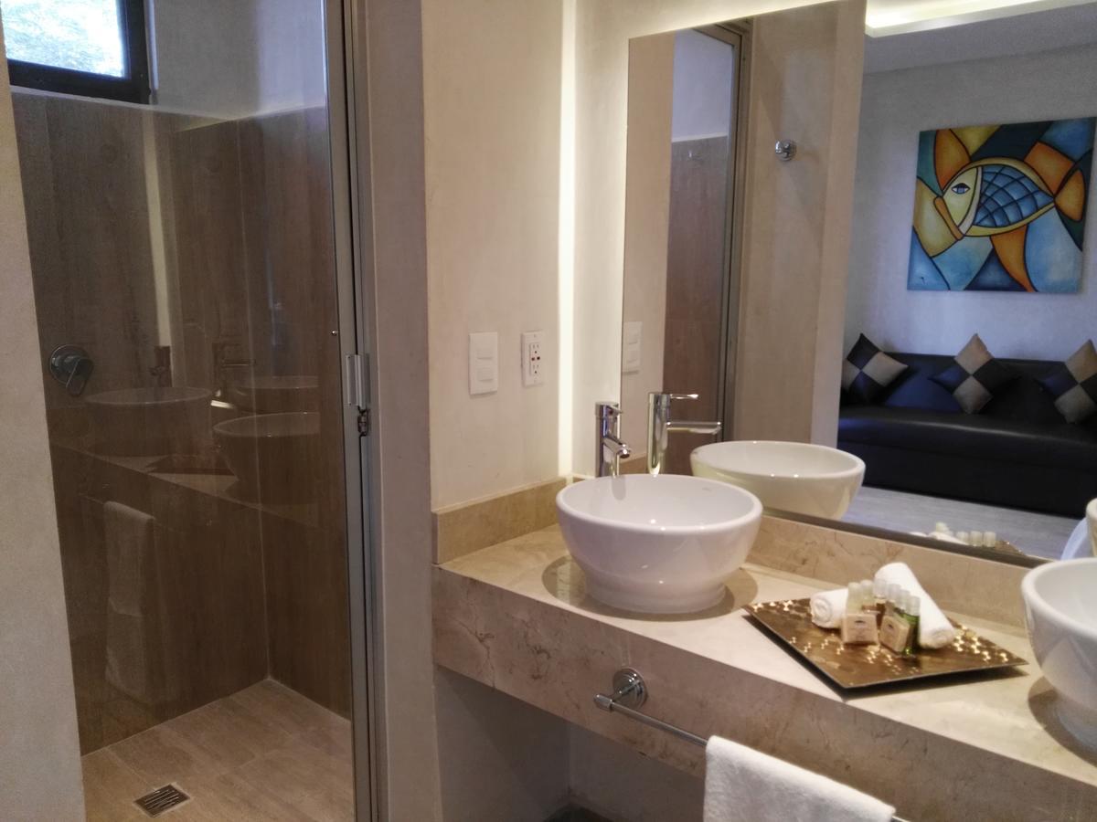 Deluxe Room (2 Adults + 1 Child)